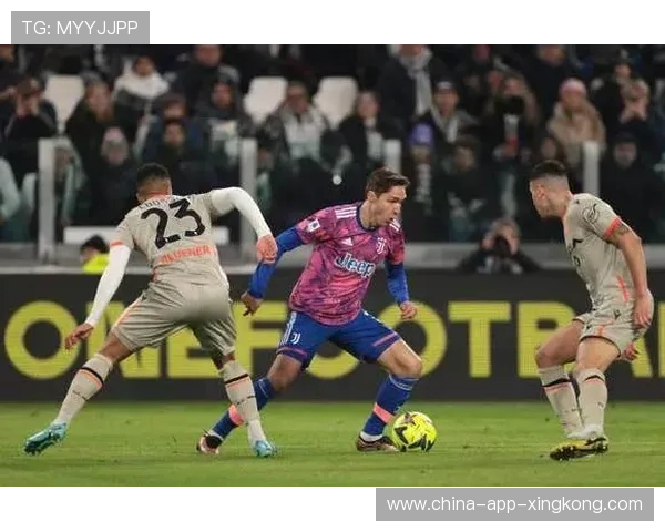 尤文边路低平球传中，基耶萨抢点再破一城